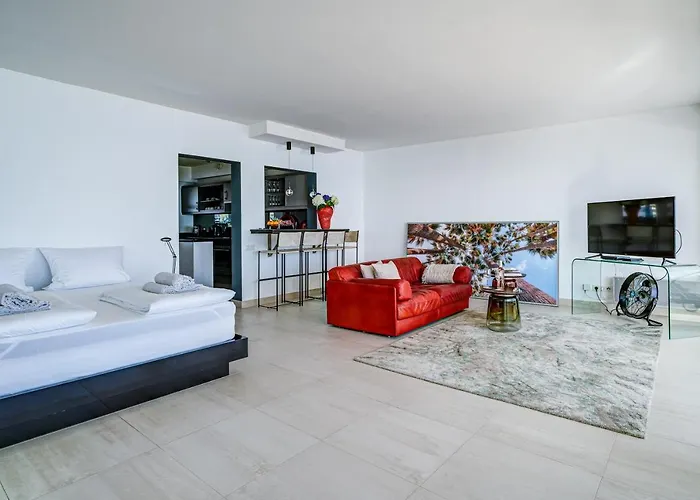 Sunny Apartment *